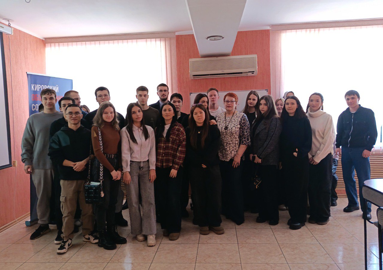 Первокурсники на Дне открытых дверей в территориальной избирательной комиссии